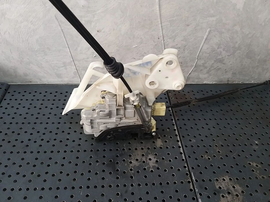 Broasca usa stanga spate vw passat b6 3c4839015a