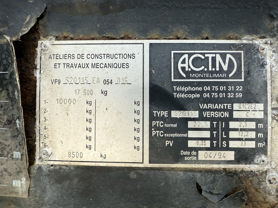 Semiremorca trailer o axa