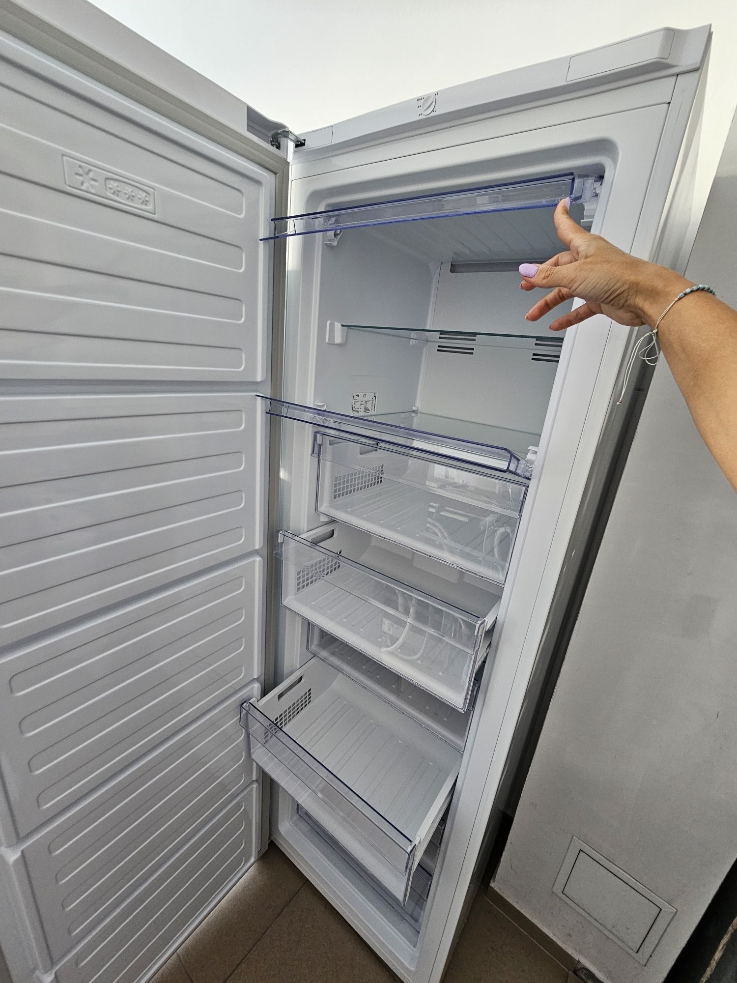 Фризер Beko 183см.