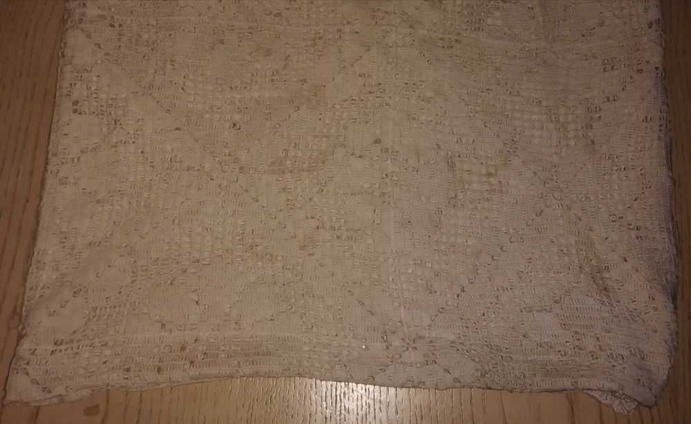 Fata de masa lucrata manual din dantela macrame