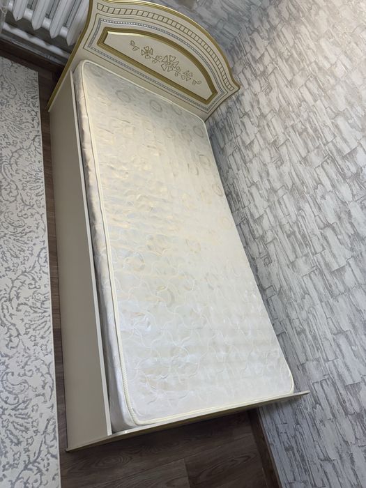 Кровать одноместный с матрасом