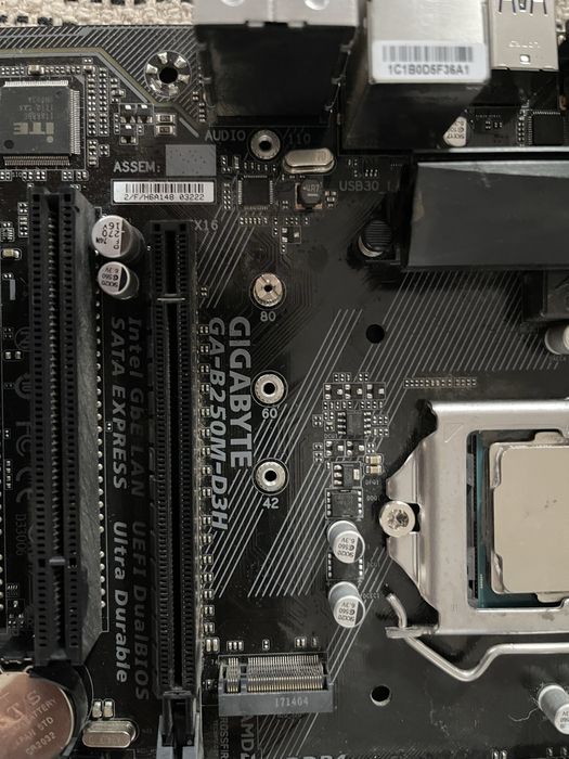 Placa de baza Gigabyte GA-B250M-D3H ( mic defect )+ Procesor i5 7400 .