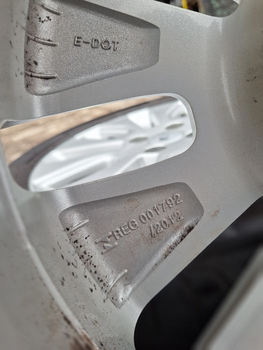 Оригинални Кия-16цола-4/100-с гуми