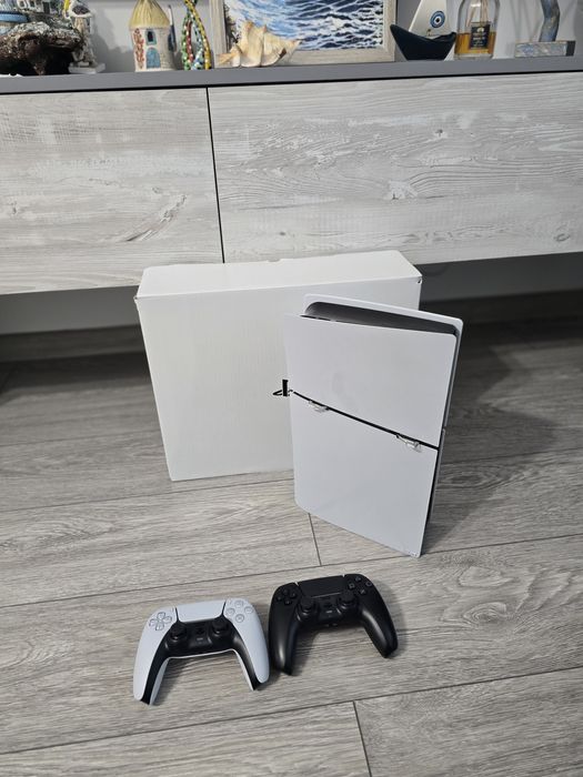 Ps5 slim digital 2 manete, ca nou