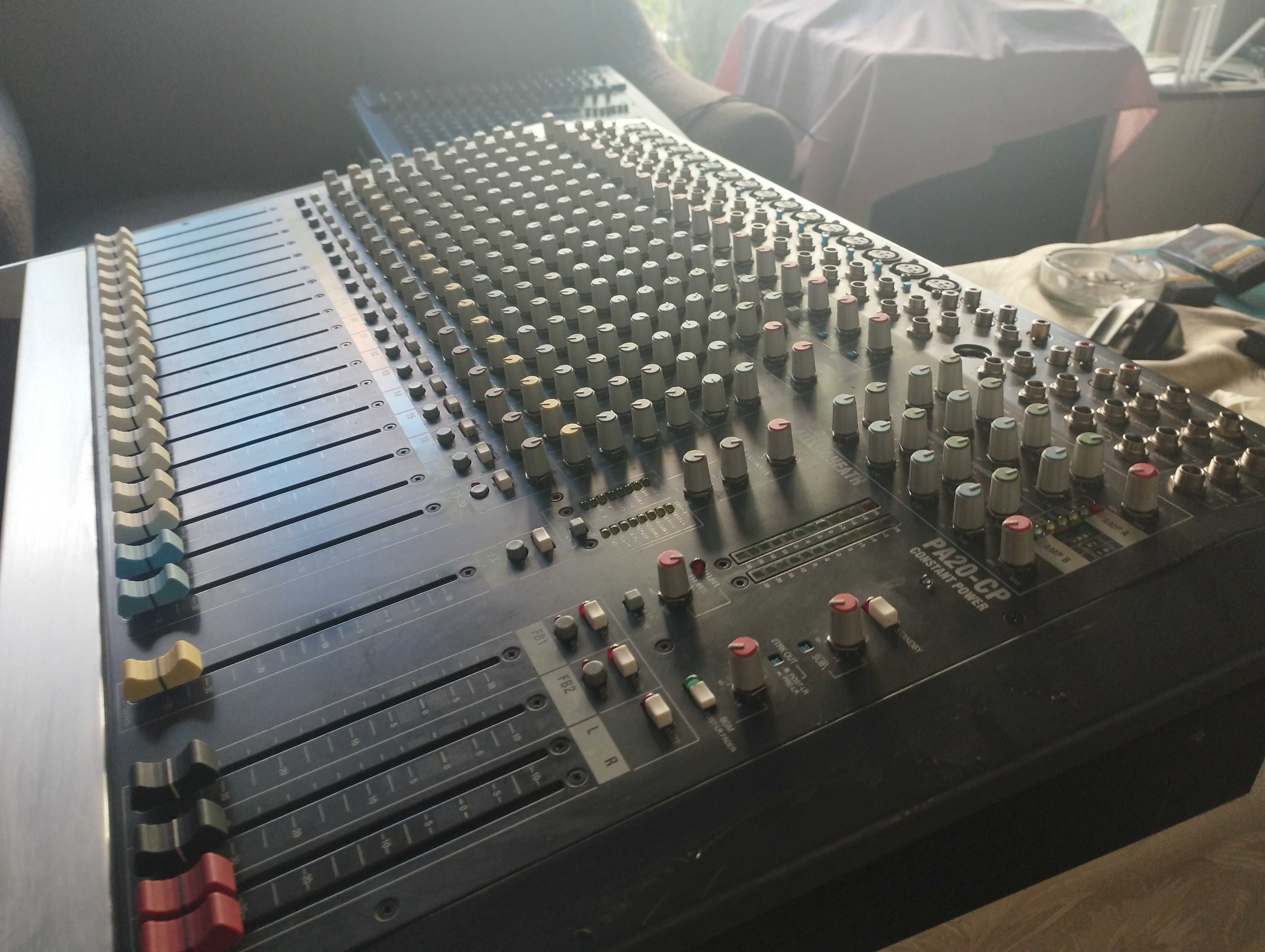 Смесителен пулт         ALLEN & HEATH PA20-CP.               2 x 500 W