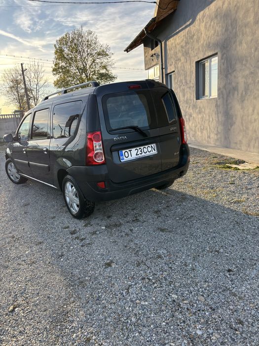 Vând Dacia Logan