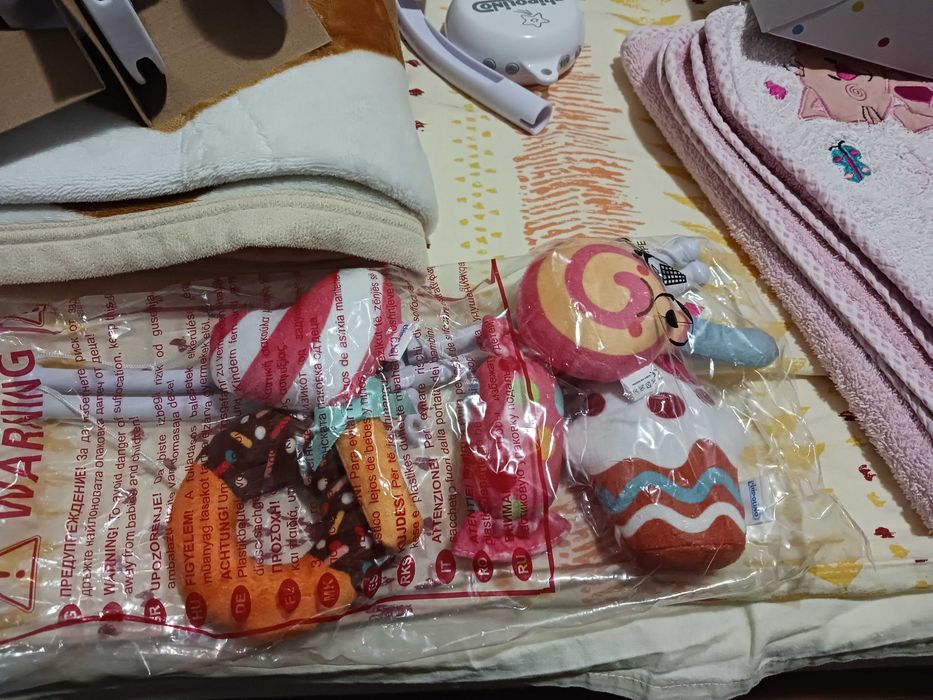 Музикална играчка за легло Chipolino - Сладкиши