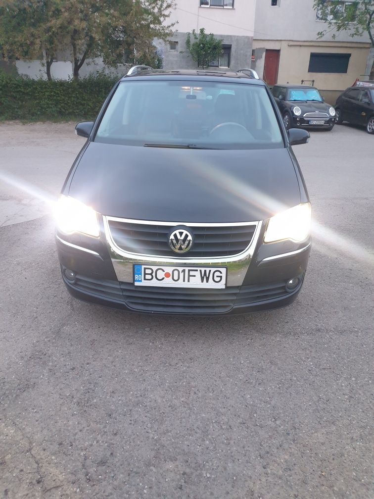 Vând vw turan 2000