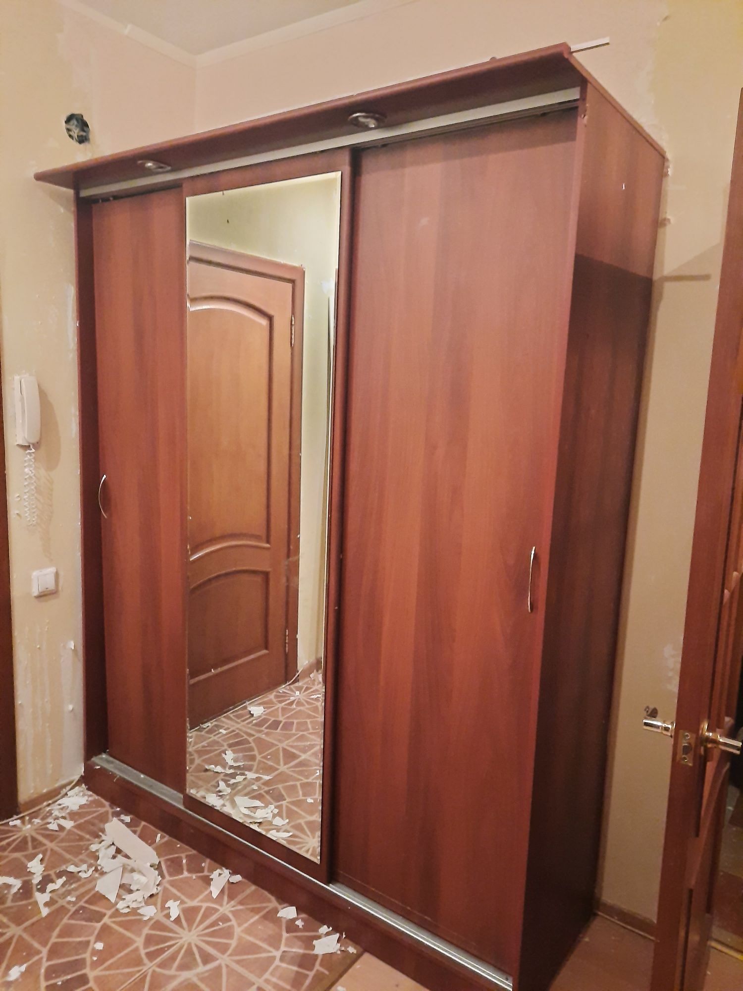 Продам шифанер. В хорошем состоянии