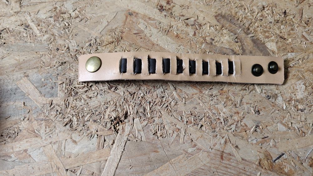 Brățări din piele naturala model unicat lucrate manual