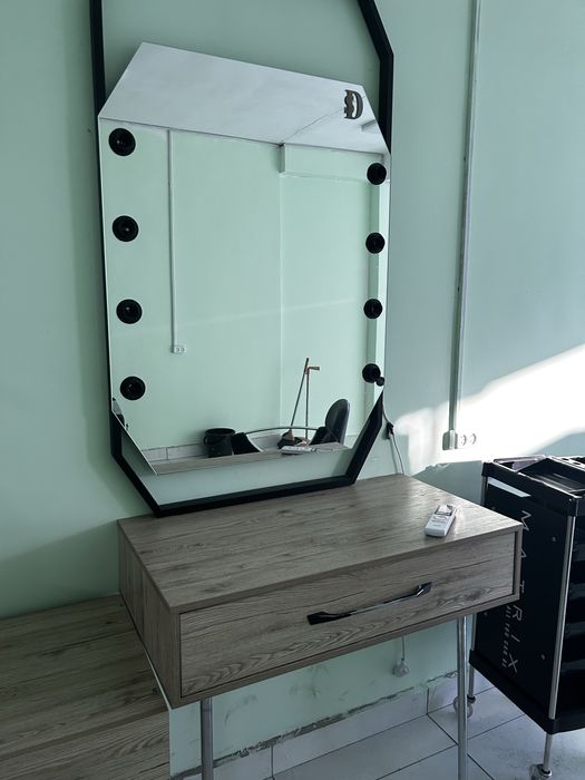 Салонга ойна почти янги