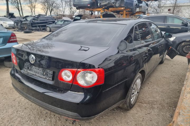 usa portiera stanga dreapta fata aripa fuzeta etrier planetara VW Jetta motor 1.6fsi Dezmembrez