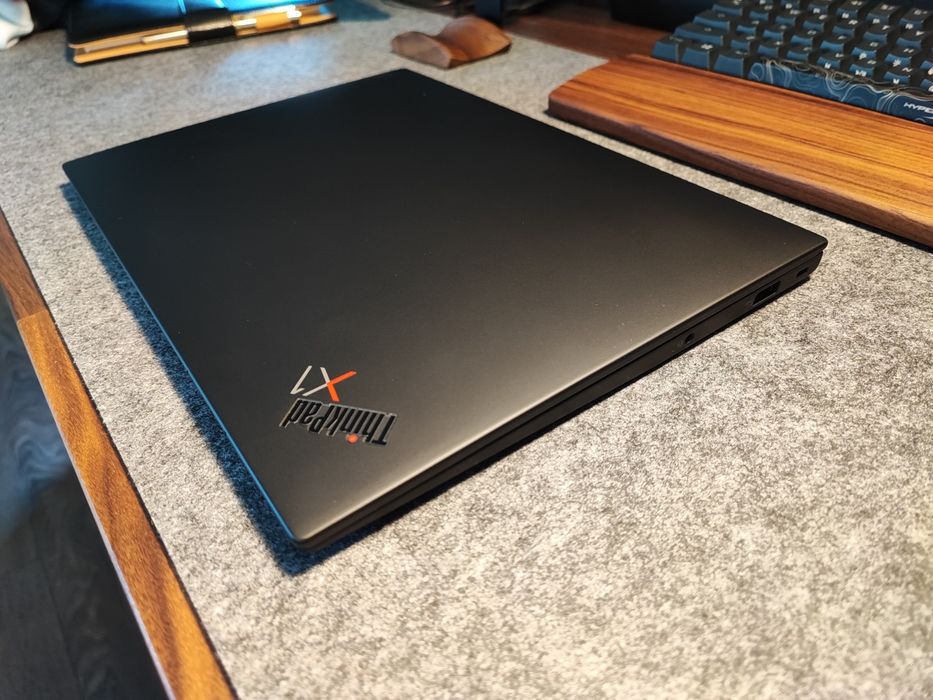 Лаптоп Lenovo ThinkPad X1 Carbon Gen 9