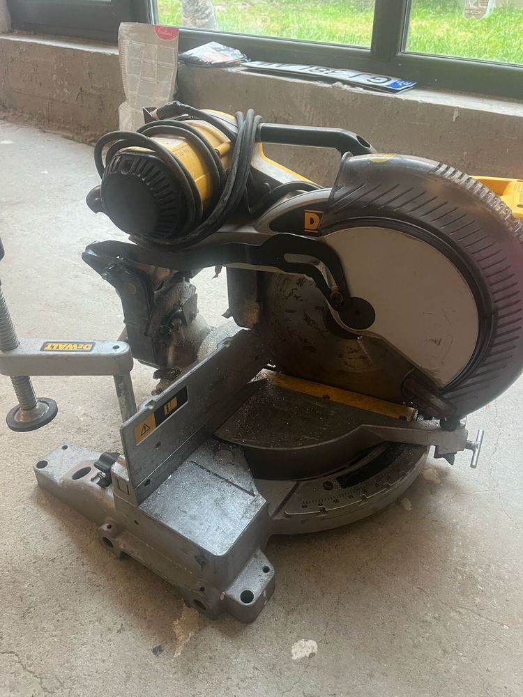 Fierastrau circular stationar pendula Dewalt Dw 706 -Qs