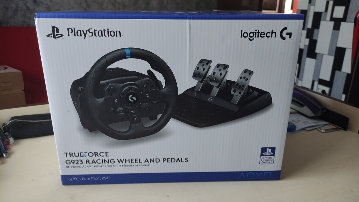 Volan Logitech G923 compatibil cu PS5/PS4 si PC