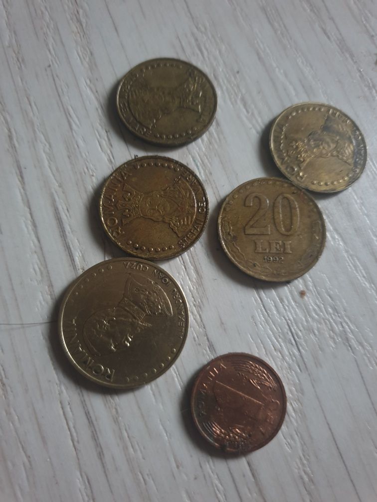 Vând moneda 50lei 1993 am și de 20 lei dar pt ceea ce vedeți în poze