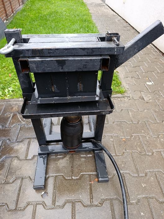 Presa brichete rumeguș