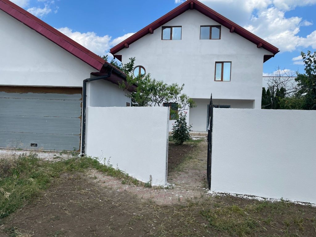 Vând casa Vânători