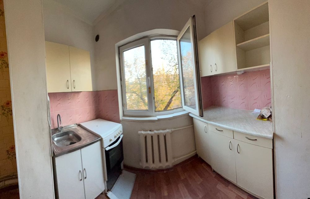 Срочно продается 2х ком кв 4 этаж 9 мкр 24 дом