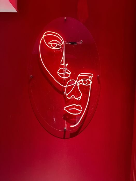 Neon yozuvlar va  reklama/Неон вывески и декорации