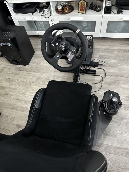 Cadoul perfect de Craciun! Scaun racing Playseat + volan Logitech G920