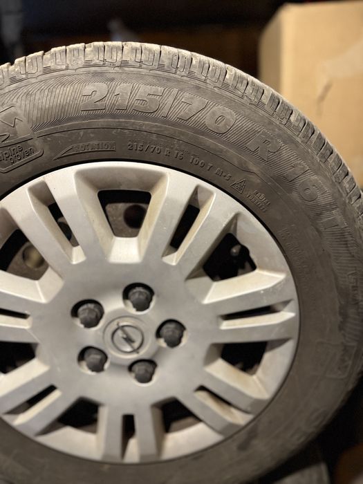 Vand 4 Anvelope 215/70/16-iarna  cu jante de tabla si capace Opel!
