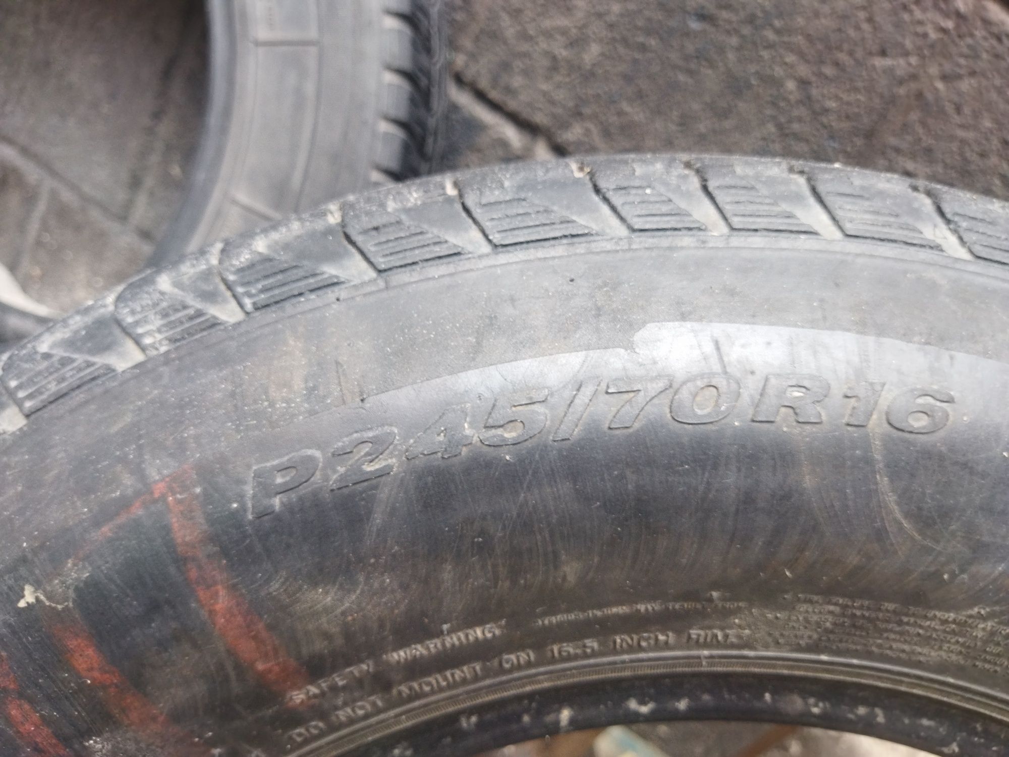 Продам два комплекта шин. R16-R14