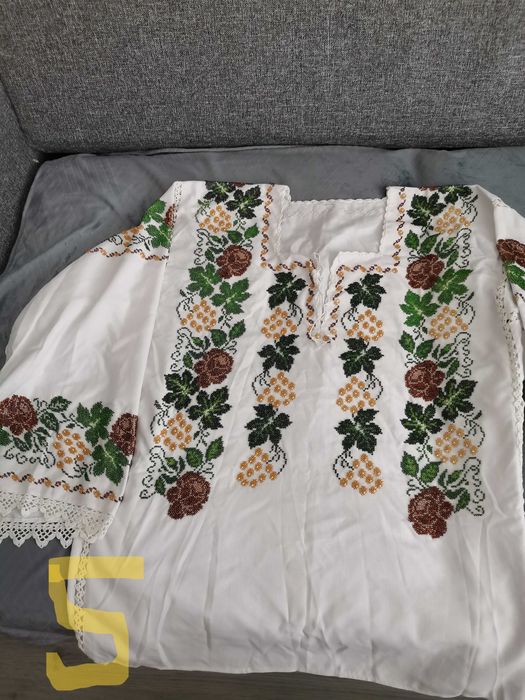 Camasi traditionale cu margele