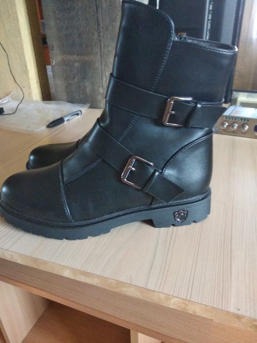 Продам зимние ботинки