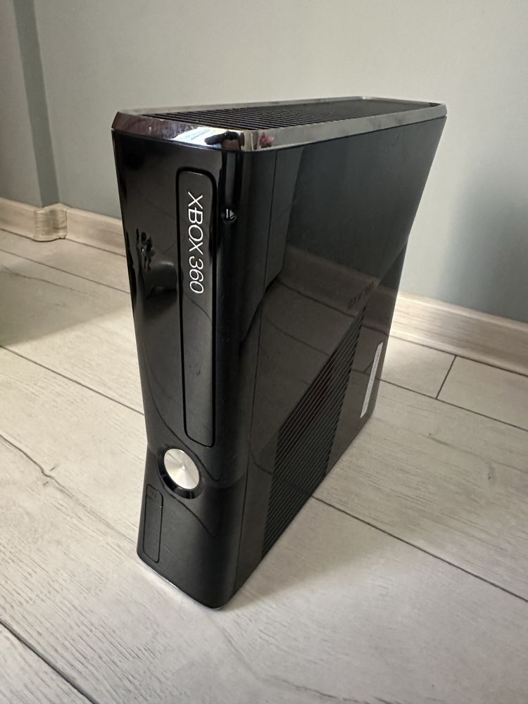 Xbox 360, 2 controlere si 14 jocuri