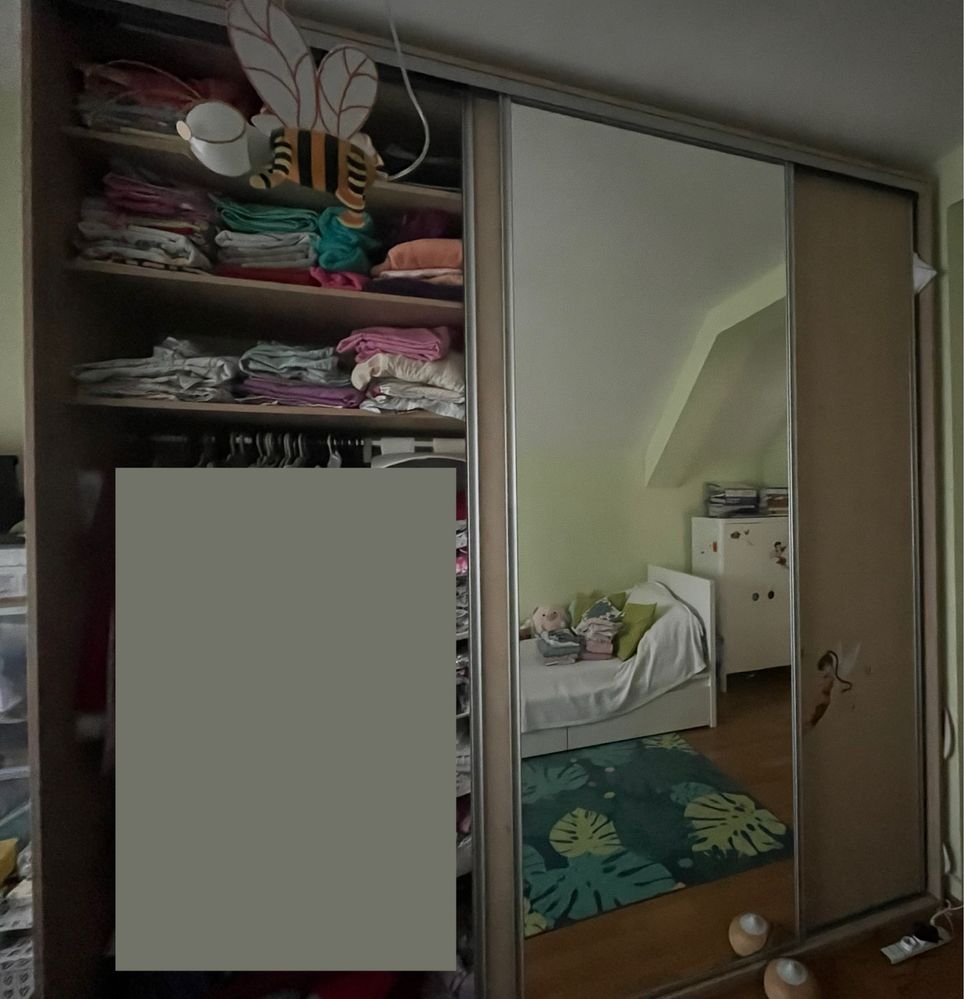 Vand dulap cu usi glisante ideal pentru dormitor inalt