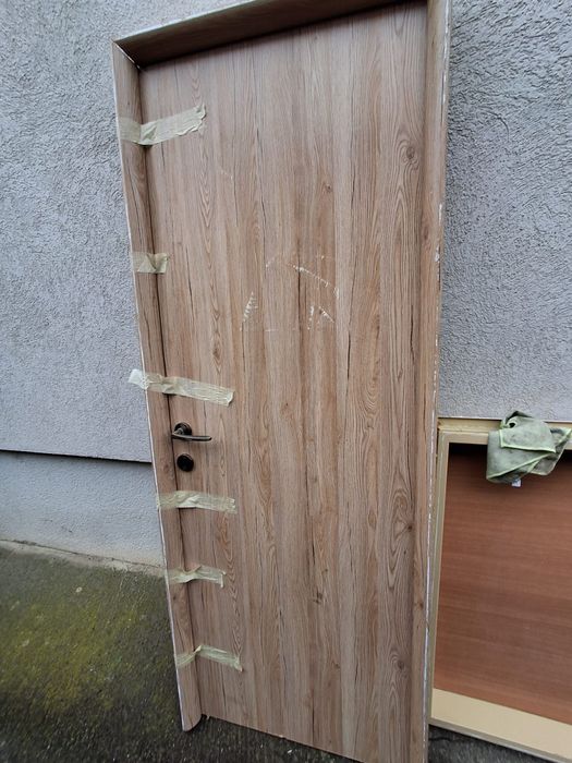 Usi de lemn 2 buc