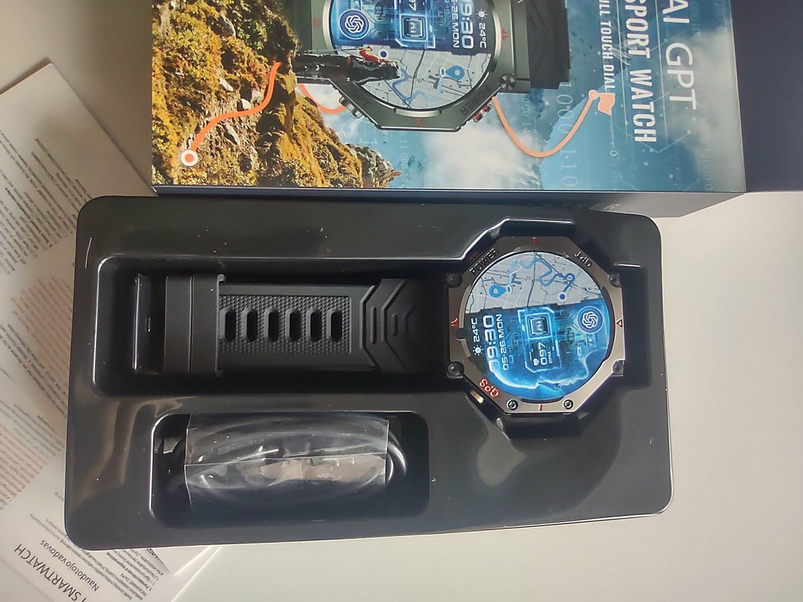 Тактически смарт часовник с GPS и изкуствен интелект.