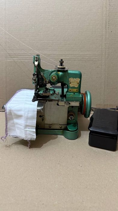 Оверлок butterfly  3х ниточный, производства Китай.