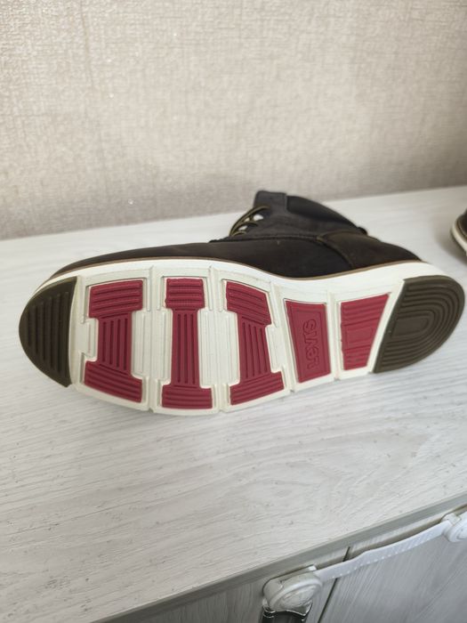 Levis  ботинки зимние оригинал