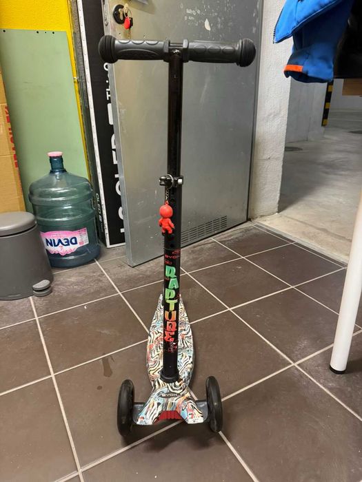 Детска тротинетка със светещи гуми