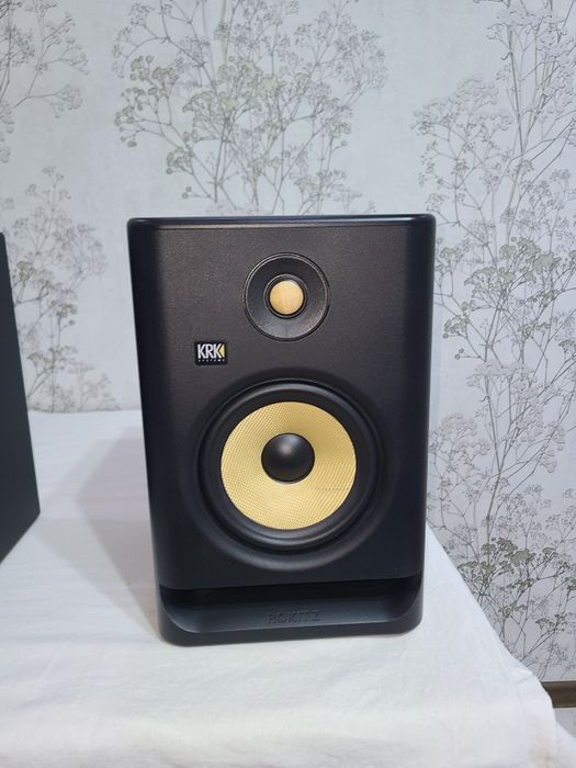 Студийный монитор KRK ROKIT 7 G4 состояние новое