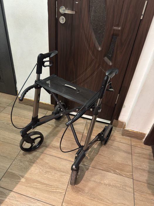 Vând Cadru de Recuperere bătrâni dizabilități cu sezut si frane