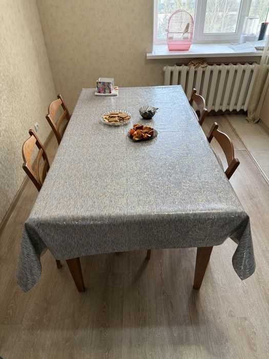 Кухонный стол и стулья