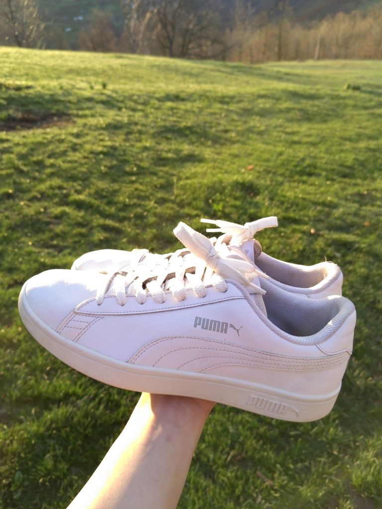 Vând Puma V2 white