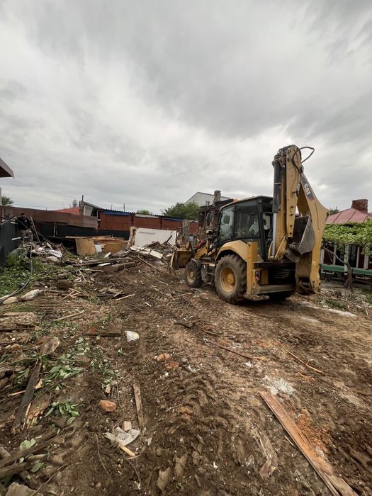 Inchiriez buldoexcavator, camion 8x4, bobcat. Pamant de umplutura