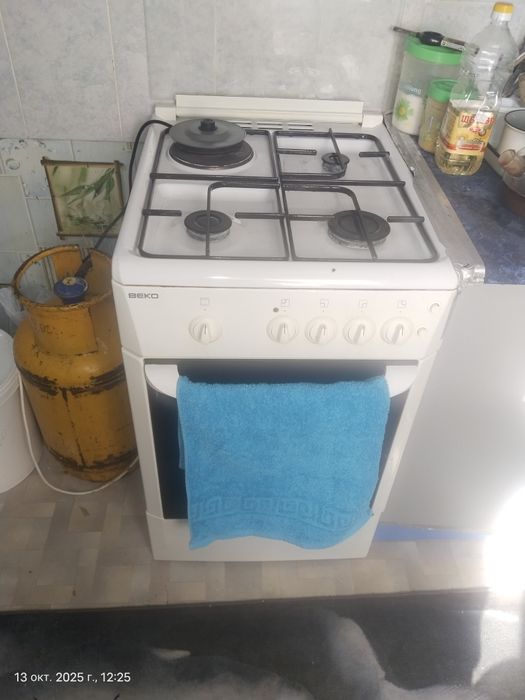 Продам газовую плиту с балоном и редуктором