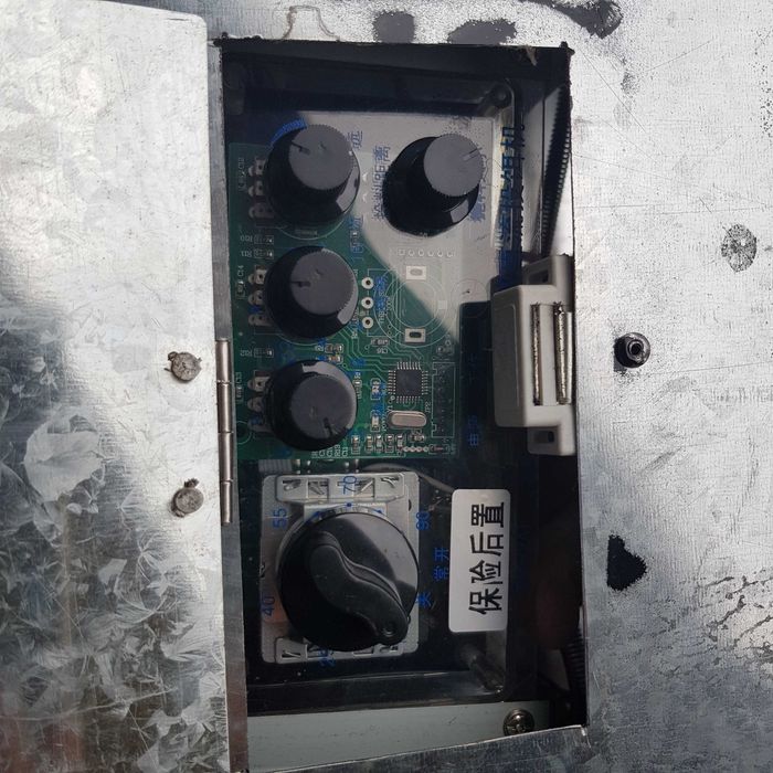 Hranitor pesti cu panou solar pentru acvacultura / balti , iazuri, etc