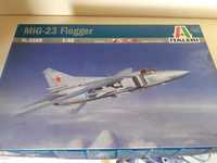 machetă avion supersonic MiG-23 Flogger scara 1.48