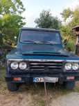 Camioneta aro 4x4, în stare buna si trepied carat lemne