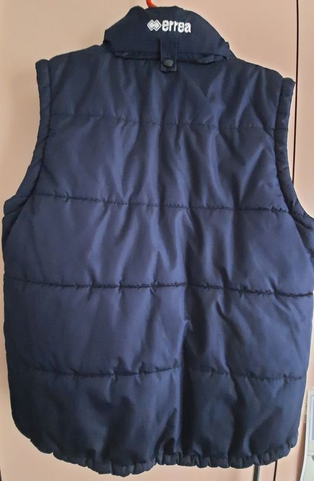 Vestă impermeabilă toamnă/iarnă cu glugă,mărimea M,buzunare cu fermoar