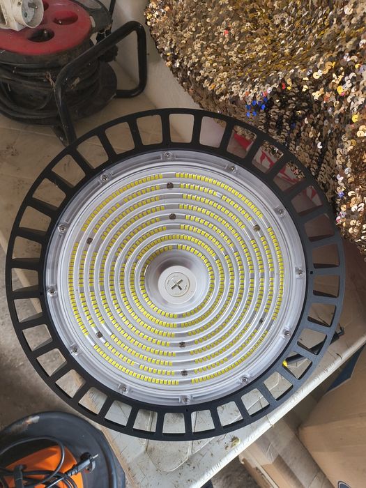 Vand Leduri pentru hale !