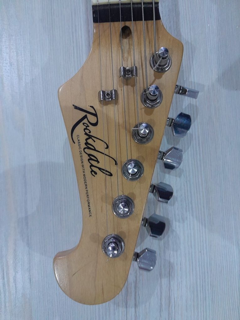 Elektro gitara sotiladi