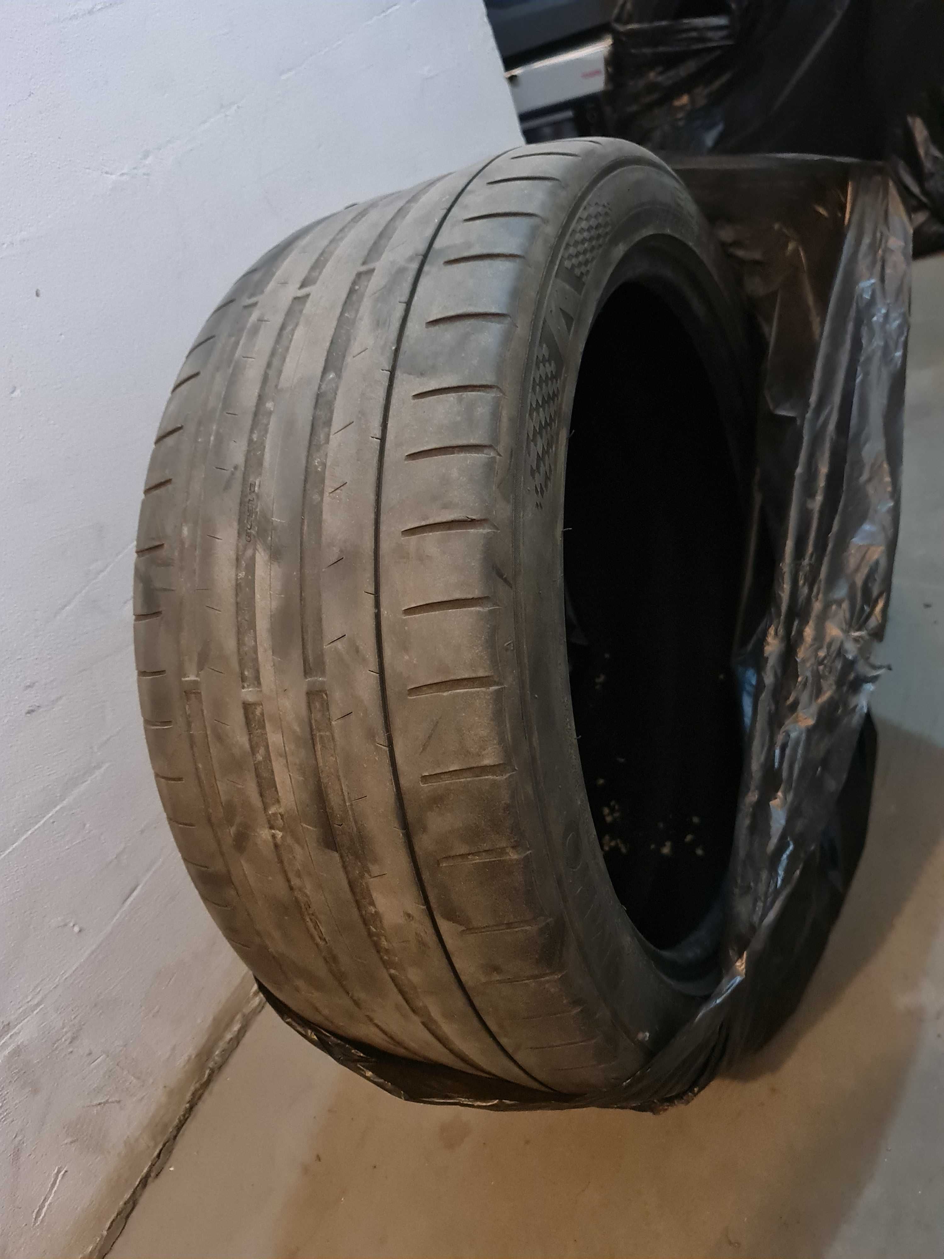 2бр. гуми (1 - Pirelli и 1 - Kumho)