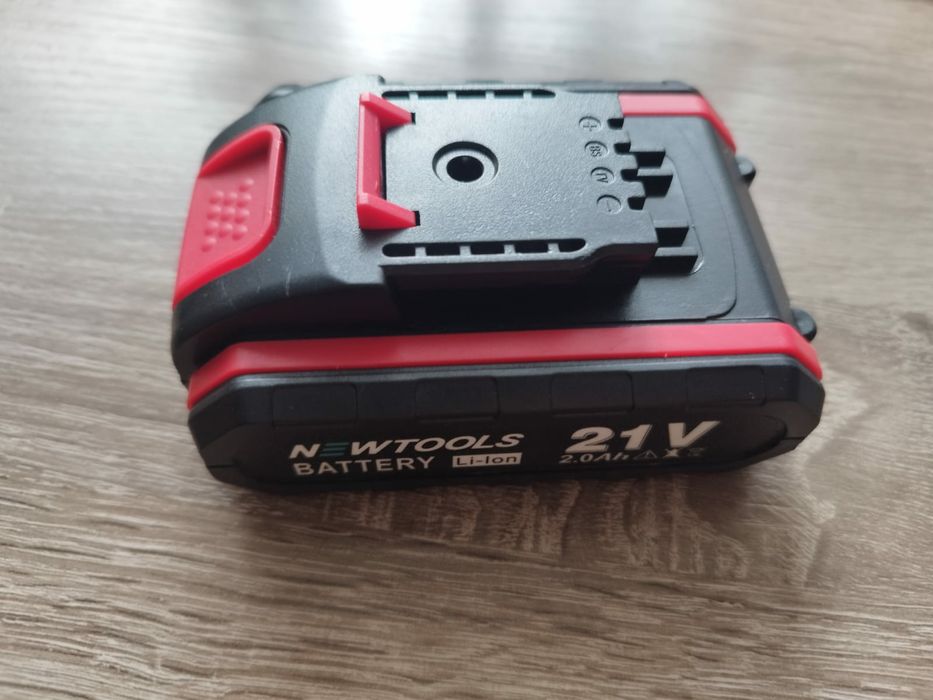 Универсальная батарея на электроинструмент
